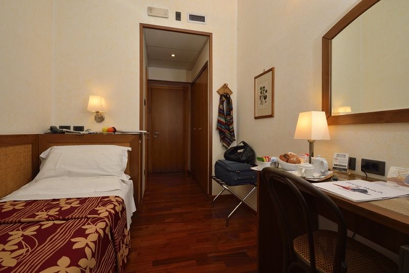 Ariosto Hotel Milan Luaran gambar